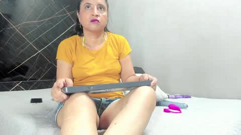 Snapshot of yaya____ chatting on January 14, 2025, 12:56 pm yaya____ online show from January 14, 2025, 12:56 pm