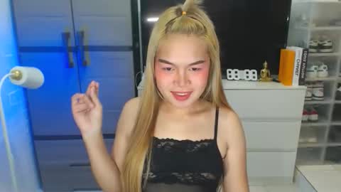 Snapshot of yazmin_shines chatting on March 25, 2026, 10:27 pm Yazzi online show from March 25, 2026, 10:27 pm