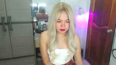 Snapshot of yazmin_shines chatting on April 21, 2026, 1:42 am Yazzi online show from April 21, 2026, 1:42 am
