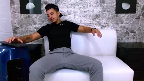 Snapshot of yeisonbrown chatting on November 1, 2025, 10:39 am Yeison online show from November 1, 2025, 10:39 am