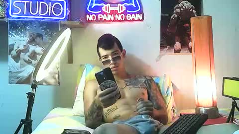 yeisoncastellanos1999 online show from October 21, 2025, 7:03 pm