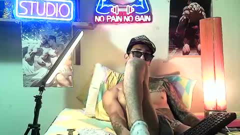 yeisoncastellanos1999 online show from November 12, 2025, 5:57 pm