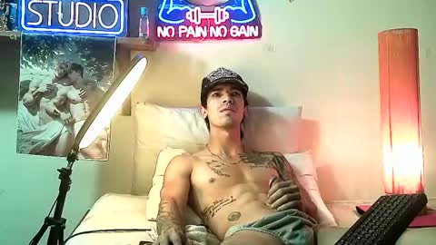 yeisoncastellanos1999 online show from November 30, 2025, 8:24 pm