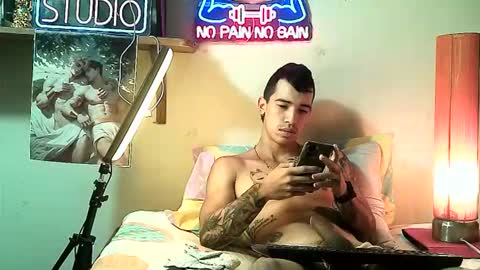 yeisoncastellanos1999 online show from December 17, 2025, 7:09 pm