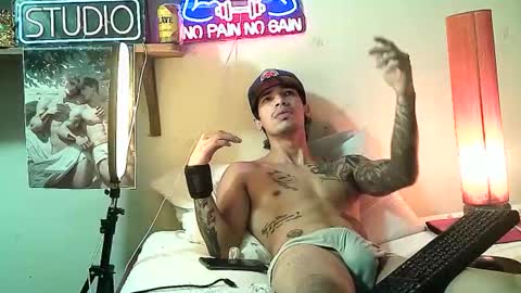 yeisoncastellanos1999 online show from February 6, 2026, 4:21 pm