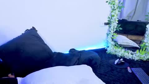 Yeli Amber online show from February 3, 2026, 2:53 am