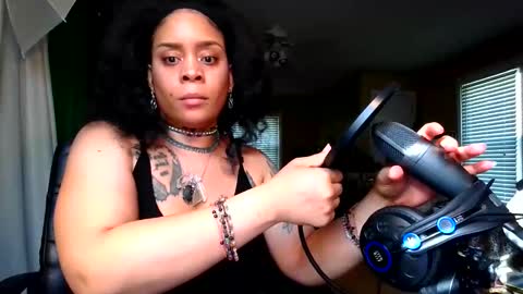Snapshot of yellareign chatting on June 6, 2026, 10:36 pm Yella Reign online show from June 6, 2026, 10:36 pm
