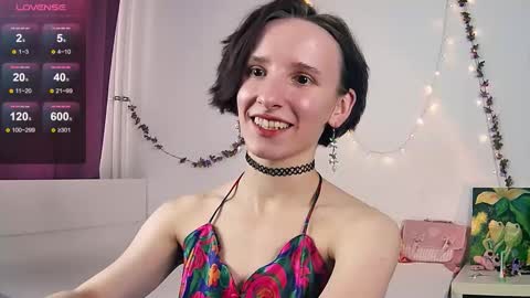 Snapshot of yellow_songbird chatting on September 21, 2025, 2:19 pm Liya online show from September 21, 2025, 2:19 pm