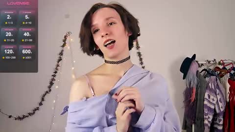 Snapshot of yellow_songbird chatting on September 26, 2025, 5:06 pm Liya online show from September 26, 2025, 5:06 pm