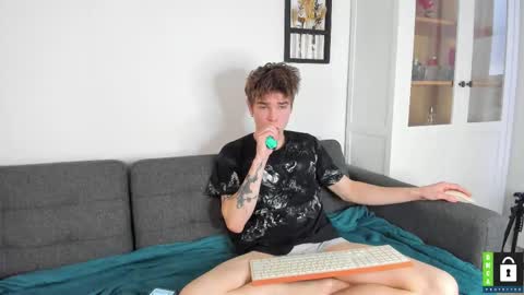 Snapshot of yen2025 chatting on November 8, 2025, 10:04 am Yen online show from November 8, 2025, 10:04 am