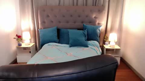 Yen online show from November 4, 2025, 6:07 pm