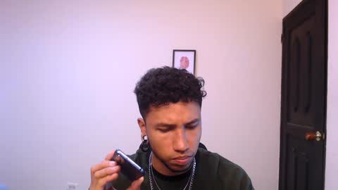 Yeff ind. model  online show from December 19, 2024, 6:34 pm