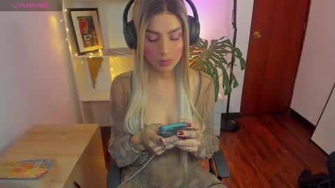 yeriawaddell  online show from January 7, 2025, 2:31 am