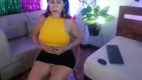 Yeseniaa25  online show from October 15, 2025, 6:08 pm