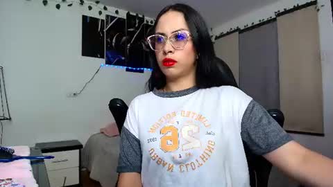 yesie_hot2 online show from June 17, 2026, 2:25 am