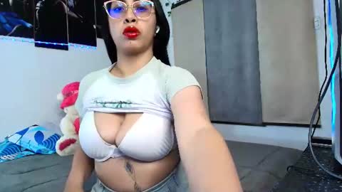 Snapshot of yesie_hot2 chatting on July 3, 2026, 1:56 am yesie_hot2 online show from July 3, 2026, 1:56 am