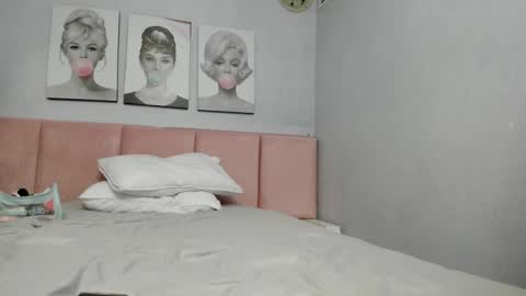 Snapshot of yess__daddy chatting on February 6, 2025, 10:15 am yess__daddy online show from February 6, 2025, 10:15 am