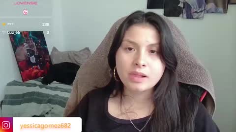 yessica_gomez01 online show from February 15, 2026, 10:39 pm