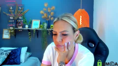 yessika_parker online show from November 19, 2025, 2:22 am