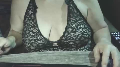 Snapshot of yessirprincesspet chatting on May 17, 2026, 2:42 am yessirprincesspet online show from May 17, 2026, 2:42 am