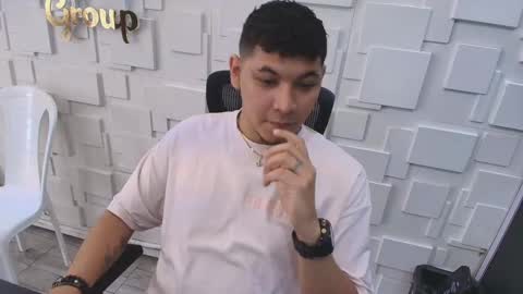  YHAN ALVAREZ25  online show from February 23, 2025, 6:01 pm