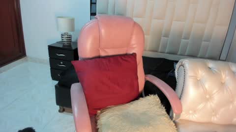 Snapshot of yinaross chatting on January 20, 2025, 11:10 pm YINAROSS online show from January 20, 2025, 11:10 pm