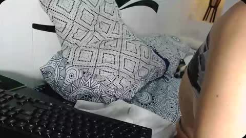 Snapshot of yinaross chatting on November 26, 2025, 2:51 pm YINAROSS online show from November 26, 2025, 2:51 pm