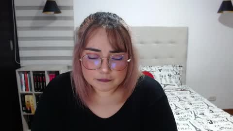 Snapshot of yini_angel07 chatting on April 8, 2026, 2:55 am hii i am yini online show from April 8, 2026, 2:55 am