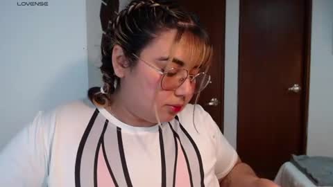 hii i am yini online show from July 16, 2026, 1:33 am