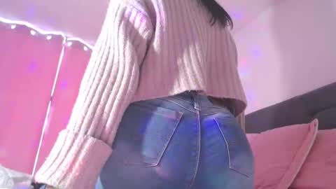 Yiny online show from February 8, 2025, 2:05 pm