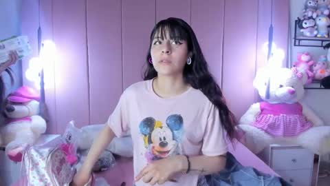 yinyang_luar online show from December 15, 2025, 7:40 pm