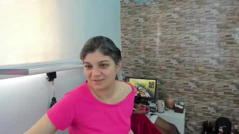 yinyyanghot online show from December 4, 2025, 4:48 pm