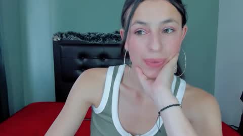 Snapshot of yiskasmith chatting on December 16, 2025, 8:03 pm yisle online show from December 16, 2025, 8:03 pm