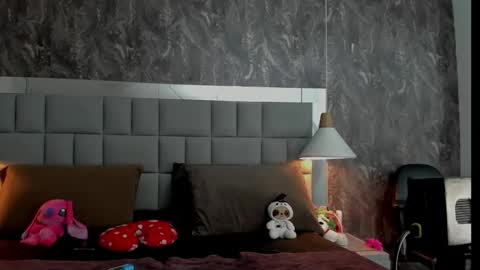 Snapshot of yiyisandoval chatting on March 19, 2026, 7:40 pm yiyisandoval online show from March 19, 2026, 7:40 pm