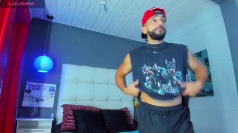 Yiyo online show from November 5, 2025, 9:04 pm