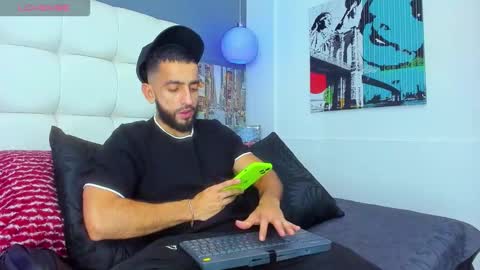 Yiyo online show from November 29, 2025, 4:59 am