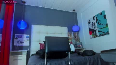 Yiyo online show from December 19, 2025, 4:08 am