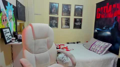 yker online show from October 5, 2025, 3:43 pm