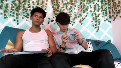 yoel_allan_hot88 online show from October 6, 2025, 7:33 pm