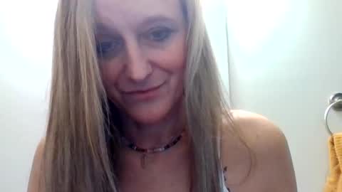 yogabuttttttt online show from November 3, 2025, 2:57 am