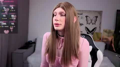 Snapshot of yoi_mika chatting on November 10, 2025, 12:42 am Mikaella - Mika online show from November 10, 2025, 12:42 am