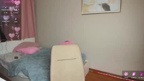 Snapshot of yoi_mika chatting on November 18, 2025, 1:11 am Mikaella - Mika online show from November 18, 2025, 1:11 am