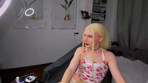 Snapshot of yoi_mika chatting on December 1, 2025, 8:58 pm Mikaella - Mika online show from December 1, 2025, 8:58 pm