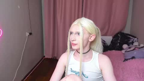 Snapshot of yoi_mika chatting on December 2, 2025, 10:49 pm Mikaella - Mika online show from December 2, 2025, 10:49 pm