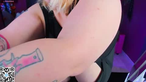 Snapshot of yoki_shizuko chatting on October 5, 2025, 6:34 am Yoki online show from October 5, 2025, 6:34 am