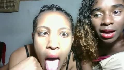 yolandrina05 online show from September 11, 2025, 1:44 pm