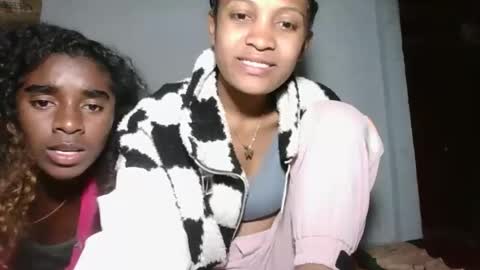 yolandrina05 online show from September 16, 2025, 7:04 pm