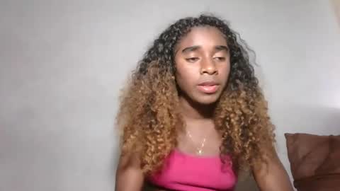 yolandrina05 online show from October 5, 2025, 6:39 pm