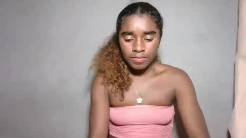 yolandrina05 online show from October 10, 2025, 9:47 pm