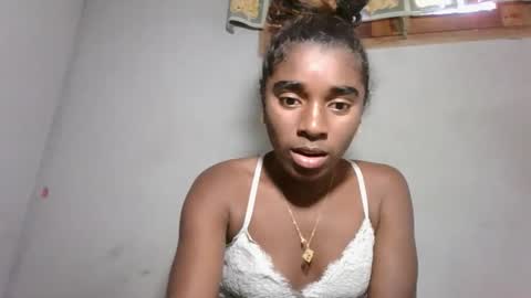 yolandrina05 online show from October 27, 2025, 9:46 am